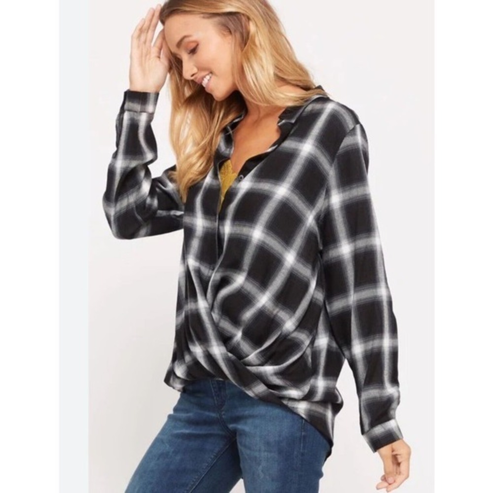 Blank NYC Shirt Medium Buffalo Plaid Twist Cotton Flannel Wrap Black White